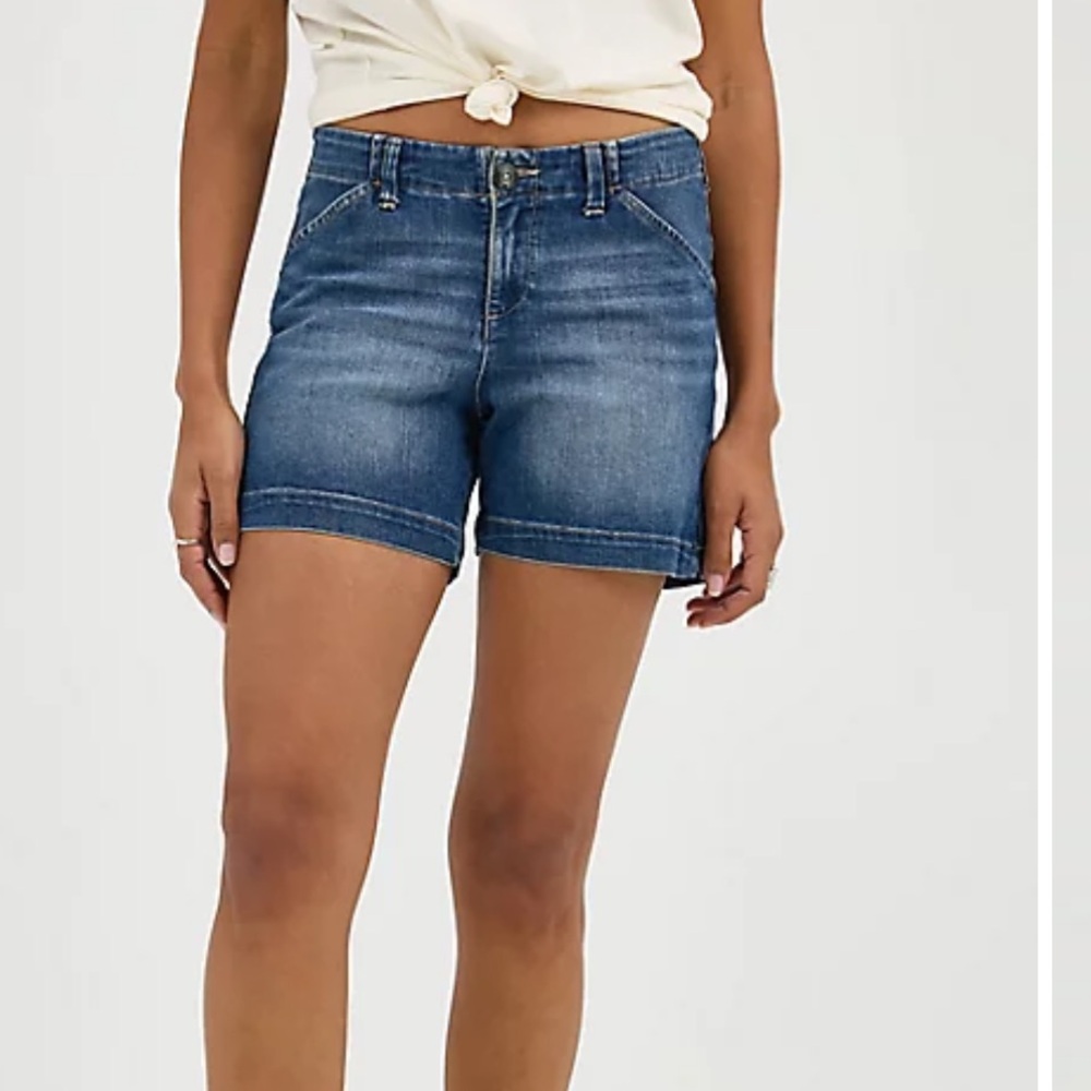 Lee Women's Regular Fit 5” Chino Short size 6 in Expedition